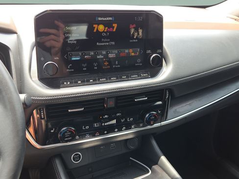 Used 2021 Nissan Rogue Platinum FWD image 22