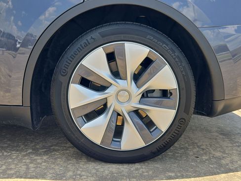 Used 2023 Tesla Model Y 2WD image 11