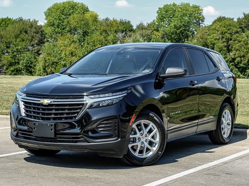 Used 2022 Chevrolet Equinox LS image 3