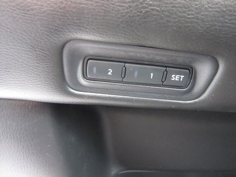 Used 2015 Nissan Pathfinder Platinum w/ Cargo Package image 38