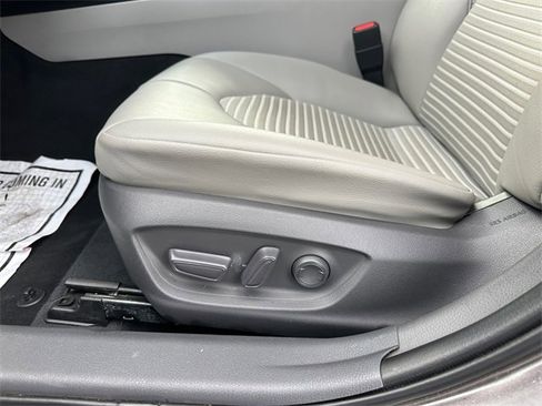 Used 2020 Toyota Camry SE image 20