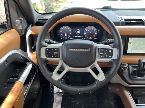 Used 2024 Land Rover Defender 110 S AWD/4WD image 19