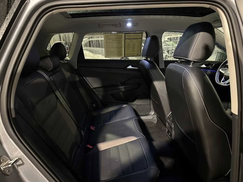 Used 2023 Volkswagen Taos SEL image 11