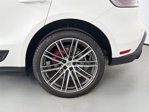 Certified 2023 Porsche Macan S AWD/4WD image 12