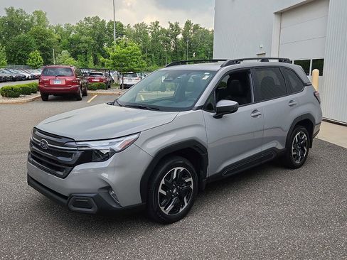 Used 2025 Subaru Forester Limited AWD/4WD image 3