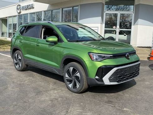 New 2026 Volkswagen Taos SE AWD/4WD image 3