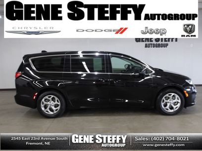 Used 2024 Chrysler Pacifica Limited
