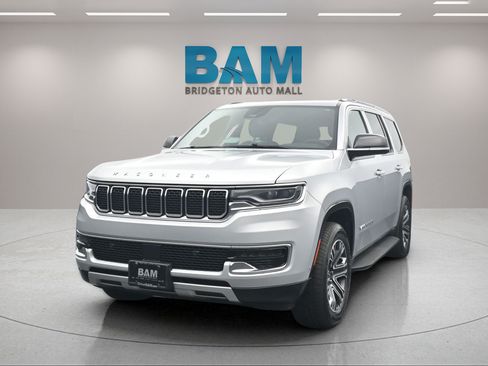 Used 2024 Jeep Wagoneer Series II AWD/4WD image 3