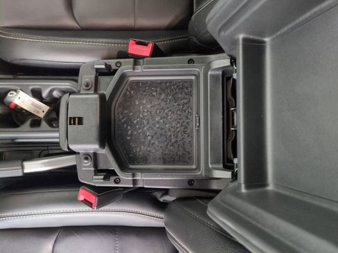 Used 2019 Jeep Wrangler Unlimited Sahara AWD/4WD image 28