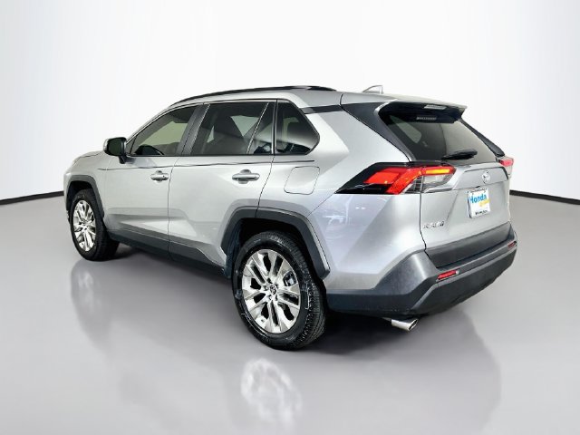 Used 2019 Toyota RAV4 XLE Premium FWD image 7