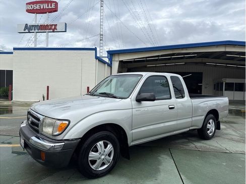Used 2000 Toyota Tacoma 2WD Xtracab image 1