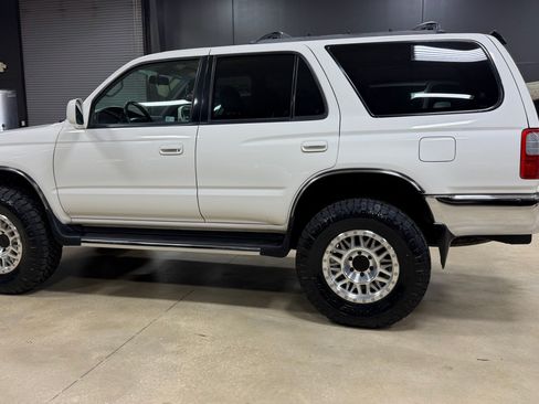 Used 2000 Toyota 4Runner SR5 w/ Upgrade Value Pkg 4 AWD/4WD image 8