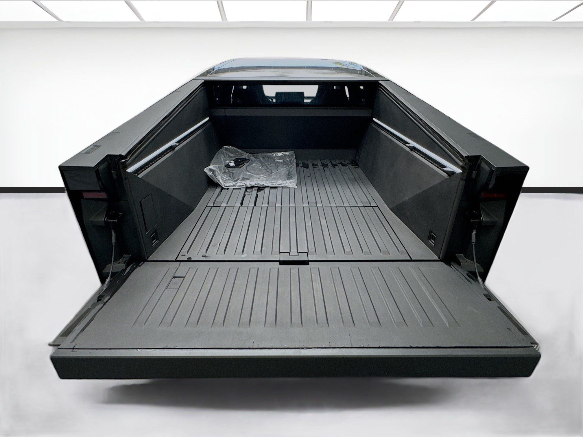 Used 2024 Tesla Cybertruck AWD Crew Cab image 18
