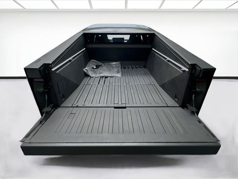 Used 2024 Tesla Cybertruck AWD Crew Cab image 18