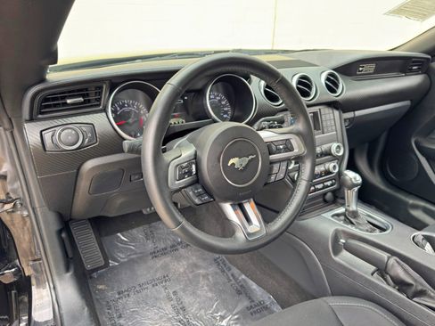 Used 2020 Ford Mustang Coupe RWD image 12