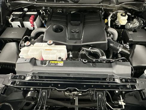 Used 2025 Toyota Tundra Platinum image 32