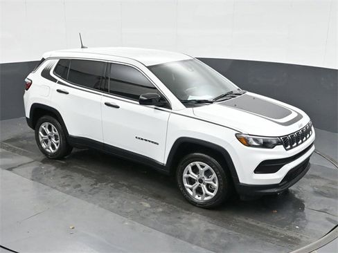 Used 2025 Jeep Compass Sport w/ Mopar Graphics Package image 31