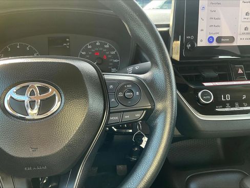 Used 2025 Toyota Corolla LE FWD image 16
