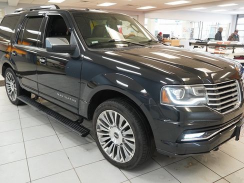 Used 2015 Lincoln Navigator 4WD image 17