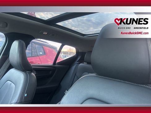 Used 2024 Volvo XC40 B5 Core image 35