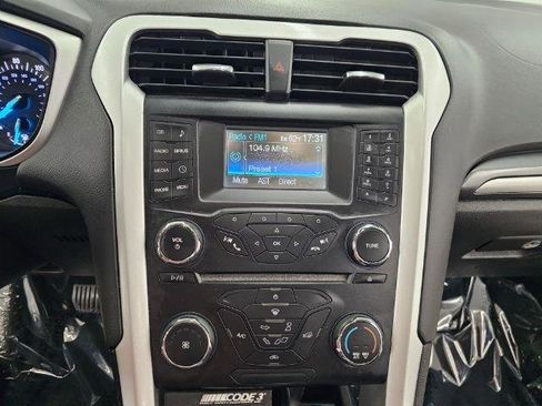 Used 2014 Ford Fusion SE FWD image 15