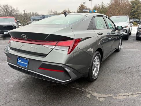 Used 2024 Hyundai Elantra SE image 7