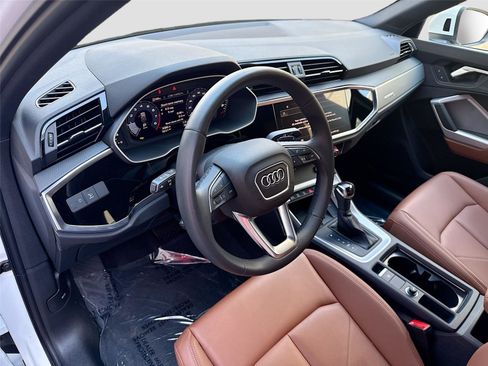 Certified 2025 Audi Q3 2.0T Premium w/ Convenience Package image 9