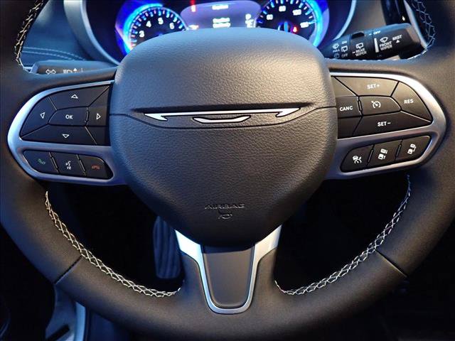 New 2027 Chrysler Pacifica Select AWD/4WD image 17