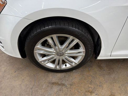 Used 2015 Volkswagen Golf TDI SE image 15