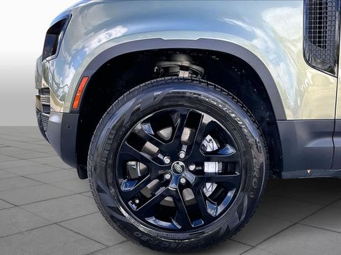 Used 2023 Land Rover Defender 130 SE image 11