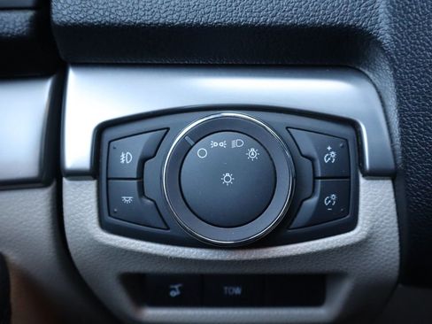 Used 2019 Ford Explorer XLT w/ Equipment Group 202A AWD/4WD image 30