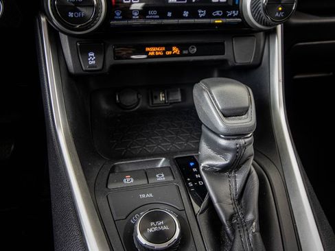 Used 2019 Toyota RAV4 XLE AWD/4WD image 31
