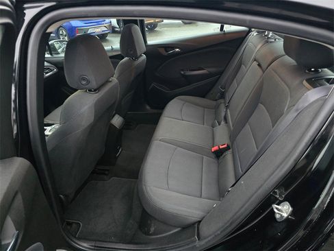 Used 2017 Chevrolet Cruze LT image 17
