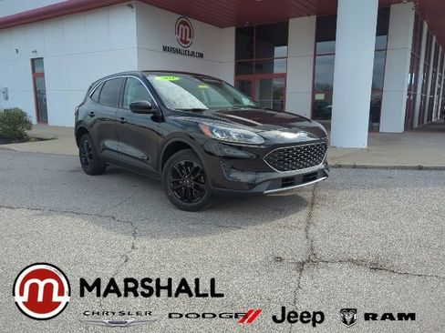Used 2021 Ford Escape SE w/ Cold Weather Package AWD/4WD image 1