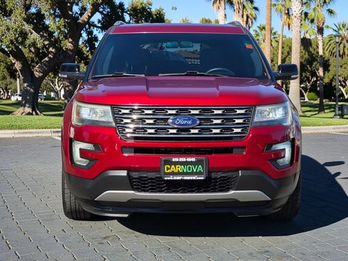Used 2017 Ford Explorer XLT image 3