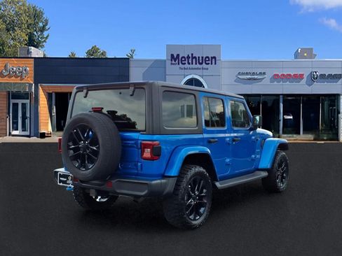 Used 2022 Jeep Wrangler Unlimited Sahara w/ Cold Weather Group AWD/4WD image 4
