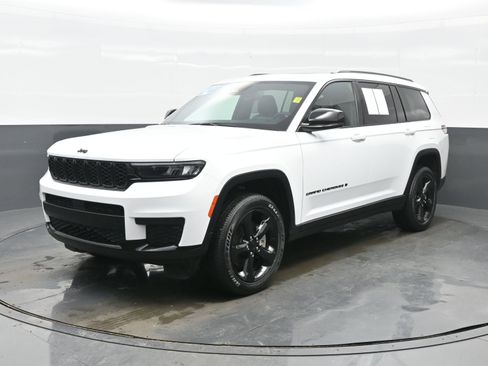 Used 2024 Jeep Grand Cherokee L Altitude image 2