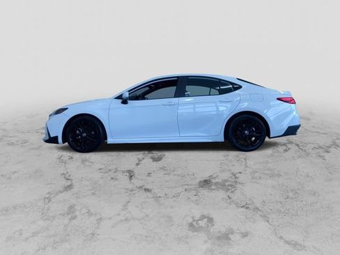 Used 2025 Toyota Camry SE FWD image 7