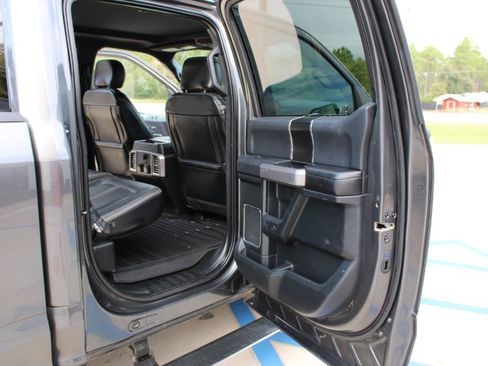 Used 2019 Ford F150 Platinum w/ Equipment Group 701A Luxury image 15