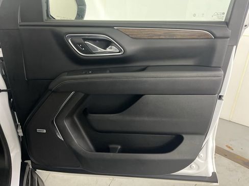 Used 2023 Chevrolet Suburban Premier image 31
