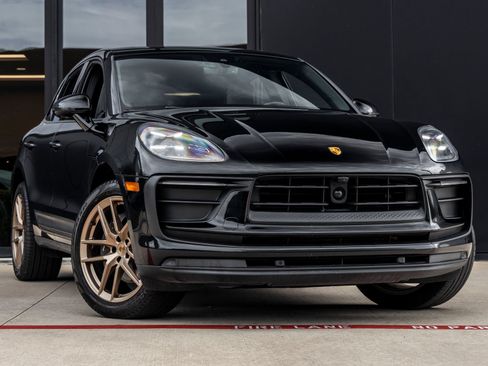 Certified 2023 Porsche Macan AWD/4WD image 6