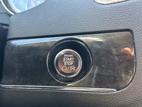 Used 2015 Chrysler Town & Country Touring-L w/ Driver Convenience Group image 27