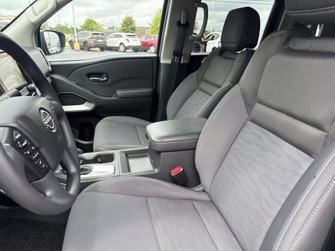 Used 2024 Nissan Frontier SV AWD/4WD image 5