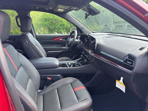 Used 2025 Chevrolet Traverse RS AWD/4WD image 6