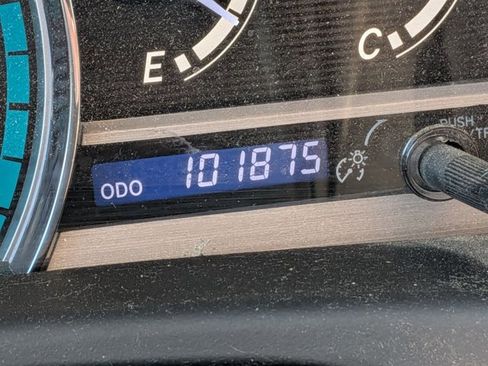 Used 2014 Toyota Venza LE w/ LE Convenience Package image 8