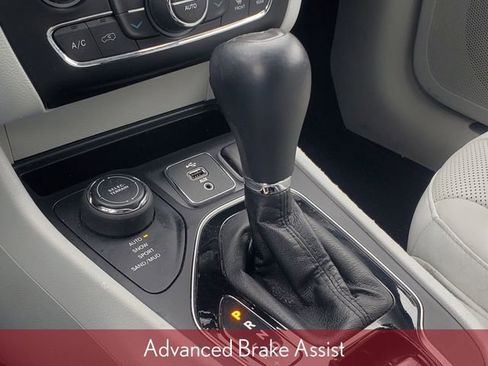 Used 2019 Jeep Cherokee Overland w/ Technology Group image 35