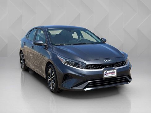 Used 2022 Kia Forte LXS image 3