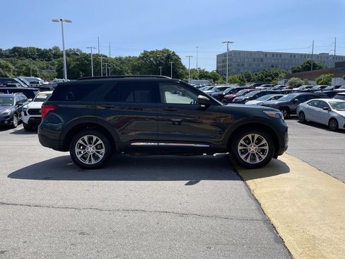 Used 2022 Ford Explorer XLT w/ Equipment Group 202A AWD/4WD image 7