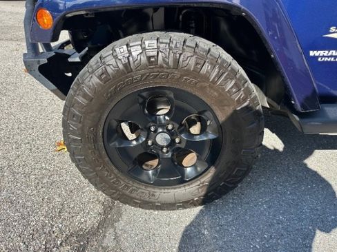 Used 2013 Jeep Wrangler Unlimited Sahara w/ Dual Top Group image 11