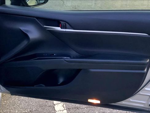 Used 2018 Toyota Camry SE image 23